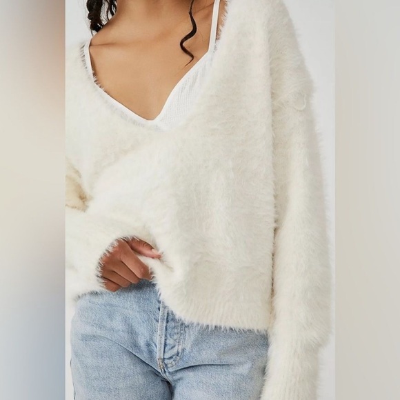 Free People Faux Fur Sweater NWT - Picture 2 of 8
